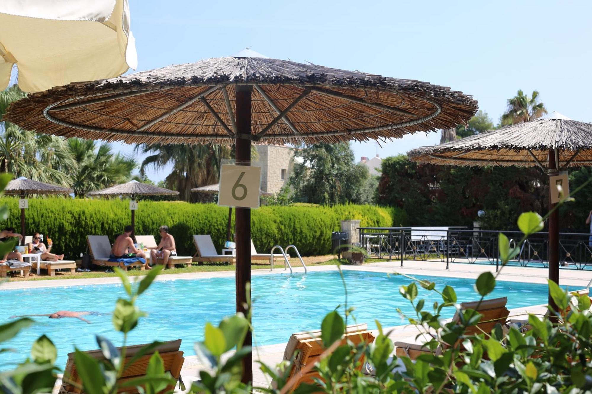 Golden Residence Family Resort Пефкохорі Екстер'єр фото