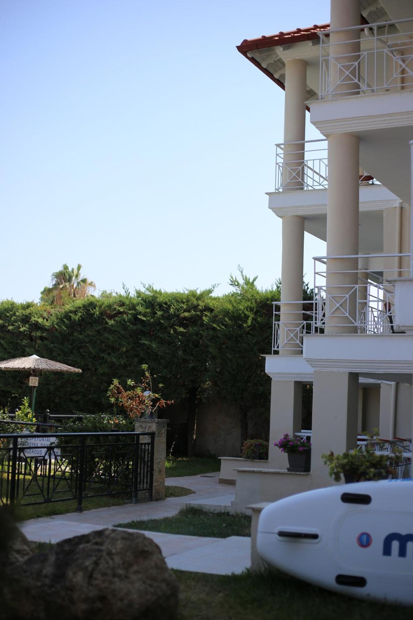 Golden Residence Family Resort Пефкохорі Екстер'єр фото